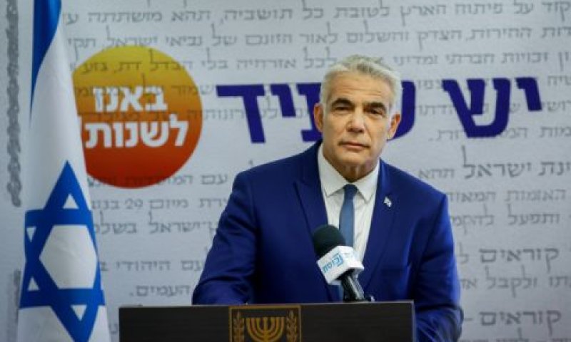 לפיד. "הדמוקרטיה הישראלית אינה נבהלת מאיומים" [צילום: יונתן זינדל/פלאש 90]