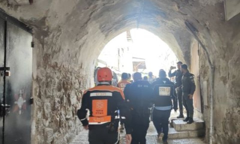 זירת הפיגוע בסמוך לשער הפרחים בירושלים [צילום: דוברות איחוד הצלה]