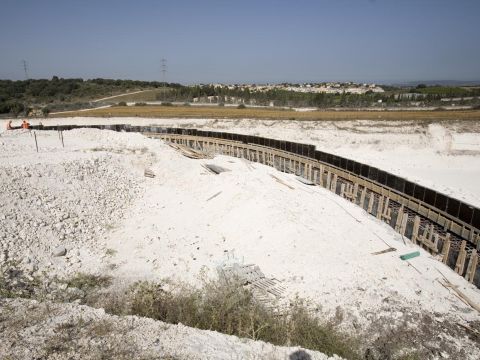 הגנה על הקברים עתיקים בסמוך לקיבוץ רגבים