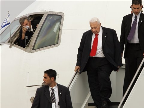 שרון, עם נחיתתו בטקסס [AP]