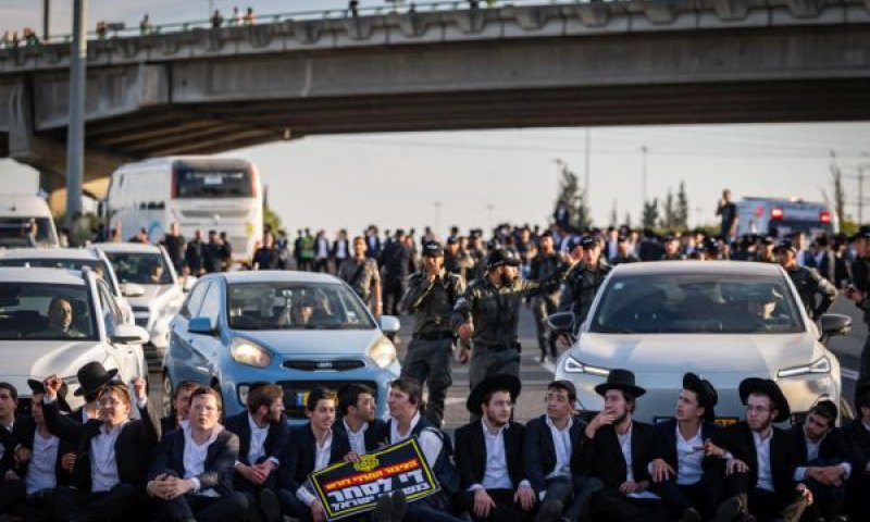 הכבישים נפתחו לאחר שעות של חסימות [צילום: חיים גולדברג/פלאש 90]
