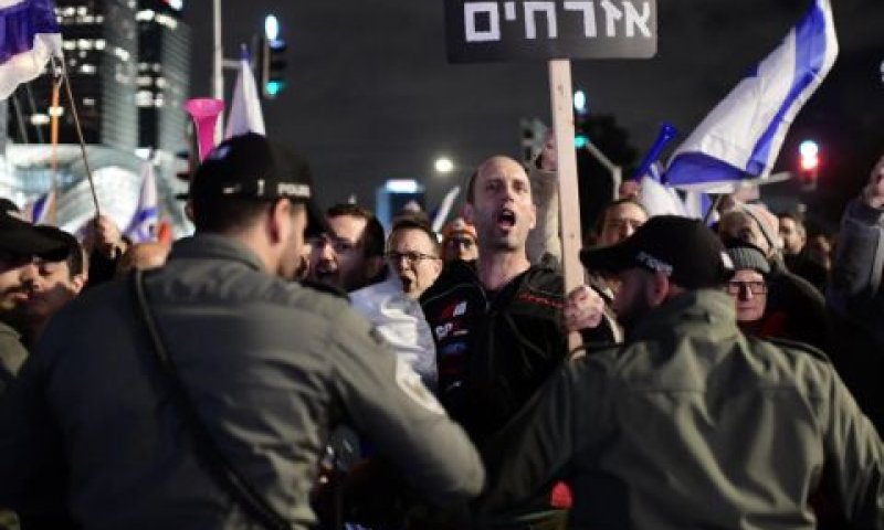 הפגנה בתל אביב נגד הרפורמה [צילום: תומר נויברג/פלאש 90]