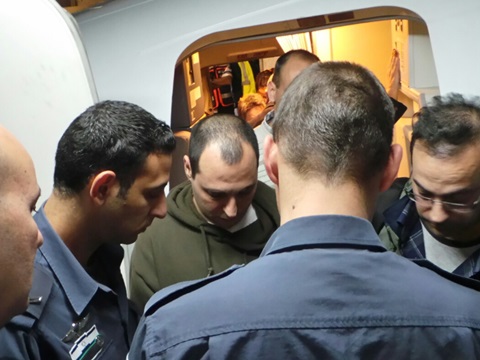בן איבגי ברגע ההסגרה [צילום: משטרת ישראל]