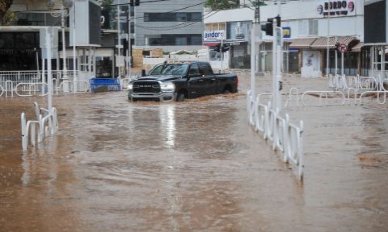 ההצפה בנהריה. הגעתון עלה על גדותיו [צילום: מאיר וקנין/פלאש 90]
