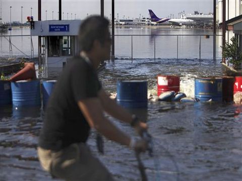 הצפות באזור שדה התעופה דון מואנג [צילום: AP]