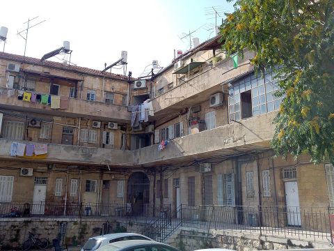 שכונת עץ חיים. מכרו במקביל דירות לרוכשים