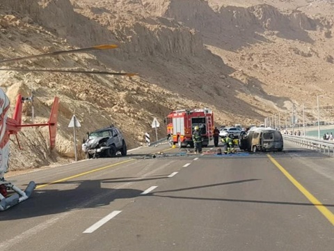 זירת התאונה סמוך לים המלח [צילום: דוברות מד"א]