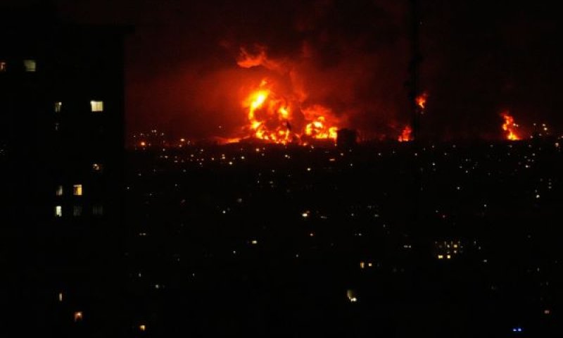פגיעת צה"ל במתקני נפט בטהרן [צילום: וחיד סאלמי/AP]
