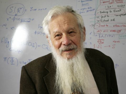 פרופ' אומן. הגיב בסרקזם על ההחלטה [צילום: פלאש 90]