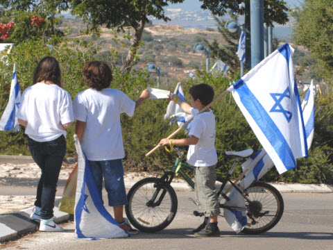 הכנות לחגיגות במצפה הילה [צילום: פלאש 90]
