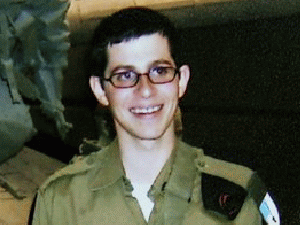 רב"ט גלעד שליט, החייל החטוף [צילום רפרודוקציה: AP, באדיבות המשפחה]