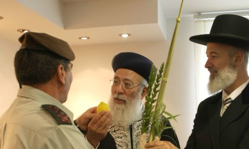 גבי אשכנזי, יונה מצגר, שלמה עמר