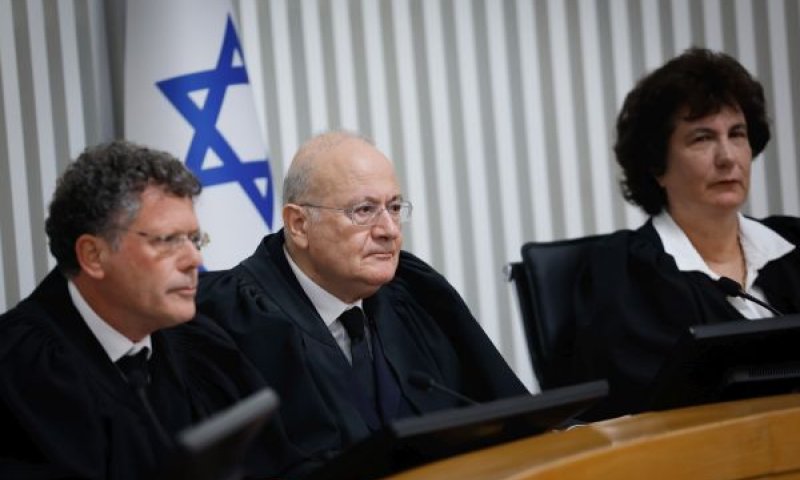 אלרון ועמית בטכס היום [צילום: יונתן זינדל/פלאש 90]