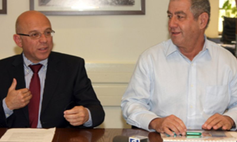 מימין: המנכ"ל עמוס לסקר, והיו"ר מוטי פרידמן [צילום: חברת החשמל]