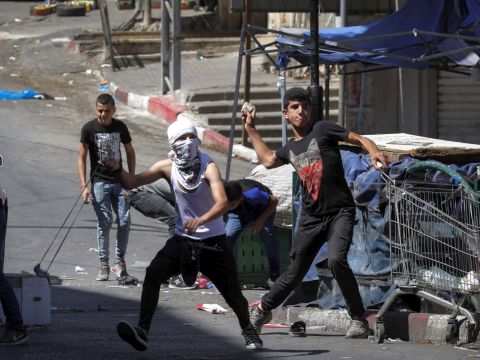התפרעות בחברון ביום ו' [צילום: ויסאם עשלמון/פלאש 90]