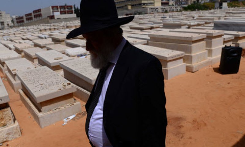 פגיעה בכבוד הנפטרים [צילום: תומר נויברג, פלאש 90]
