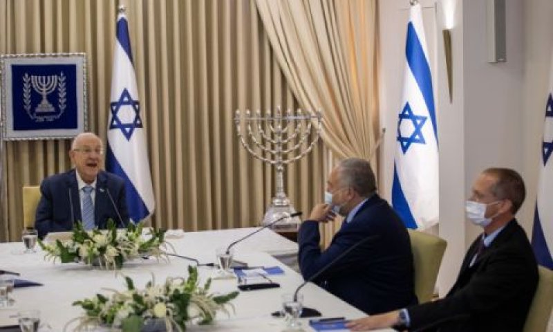עודד פורר ואביגדור ליברמן בבית הנשיא [צילום: יונתן זינדל/פלאש 90]
