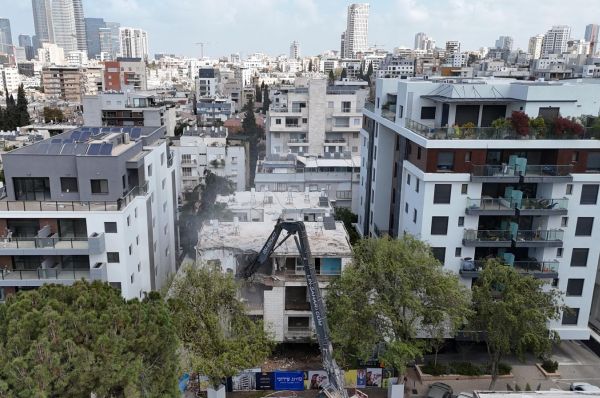 אתר הפרויקט ברחוב המעיין 9 בגבעתיים [צילום: איתי רוקבאן]