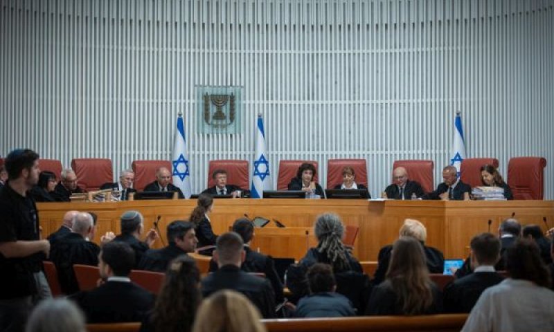 בנקים, חברות ענק ועורכי דין. מי לא יוכל לדון במי [צילום: יונתן זינדל/פלאש 90]