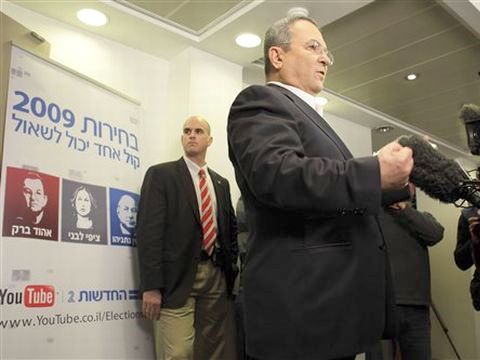 ברק באולפני ערוץ 2 [צילום: AP]