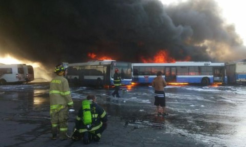 השריפה בחניון ברמת גן [צילום: חטיבת דובר המשטרה]