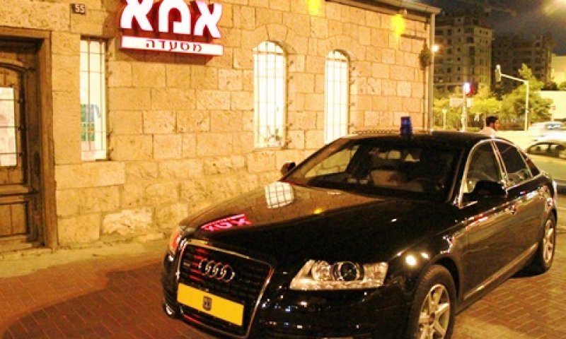 מצפצפים על החוק [צילום: רן מלמד]