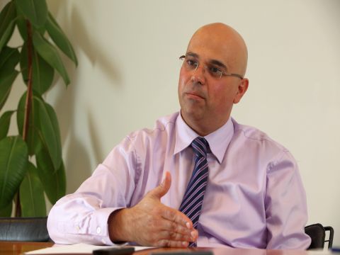 דוד זקן. בודק [צילום: פלאש 90]