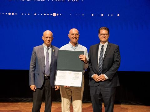 מנכ"ל יד הנדיב יגאל מרזל, פרופ' מיקי אלעד ופרופ' יוסף קלפטר, יו"ר הוועדה האקדמית של פרס רוטשילד [צילום: יוני קלברמן]