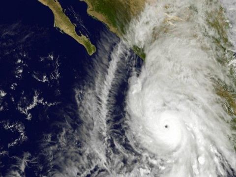[צילום: NOAA GOES Project/NASA via AP]