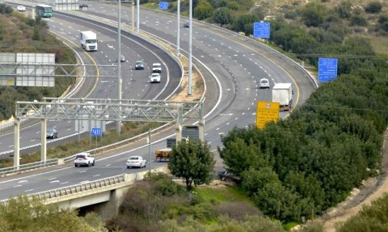 כביש שש. סמוך לשוהם [צילום: פלאש 90]