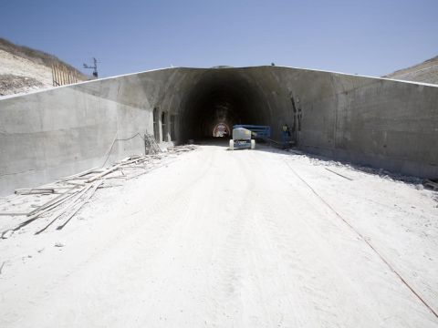 מעבר רצף אקולוגי דליה. מנהרה באורך 150 מ' שכוסתה בעפר לאפשר מעבר בעלי חיים