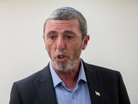אי הפללה - כן, הסדרה - בעייתית. השר פרץ [צילום: יונתן זינדל/פלאש 90]