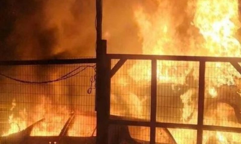 עשרות מכוניות הוצתו [צילום: שימוש לפי סעיף 27א לחוק זכויות יוצרים]