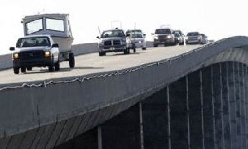 רכבים מתפנים מדרום פלורידה [צילום: AP]