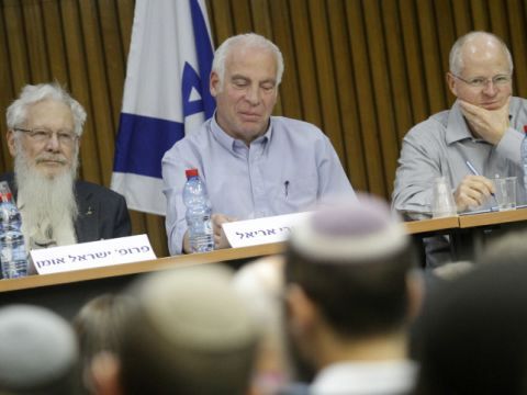 נועם שליט, אורי אריאל וישראל אומן [צילום: פלאש 90]
