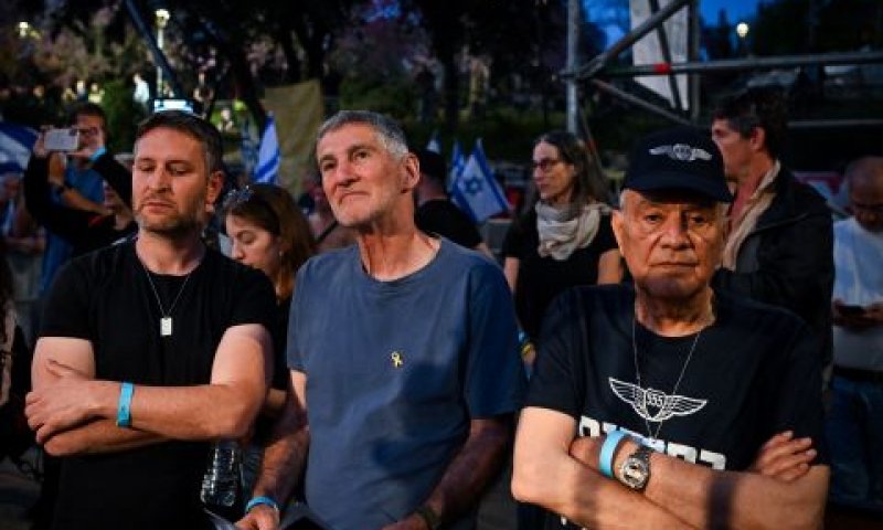 דן חלוץ, יאיר גולן ויאיר פינק בהפגנה נגד ממשלת נתניהו [צילום אילוסטרציה: אריה לייב אברמס/פלאש 90]