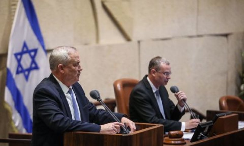 גנץ ולוין. "יריקה בפנים" [צילום: נועם מושקוביץ/דוברות הכנסת]