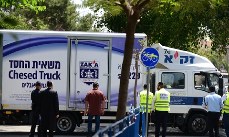 משאית זק"א שהביאה את הגופות לאבו כביר [צילום: תומר נויברג, פלאש 90]