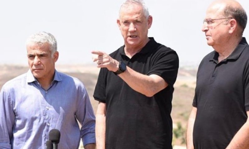 יעלון, גנץ ולפיד. "היה ברור שזה יגיע" [צילום: כחול לבן]