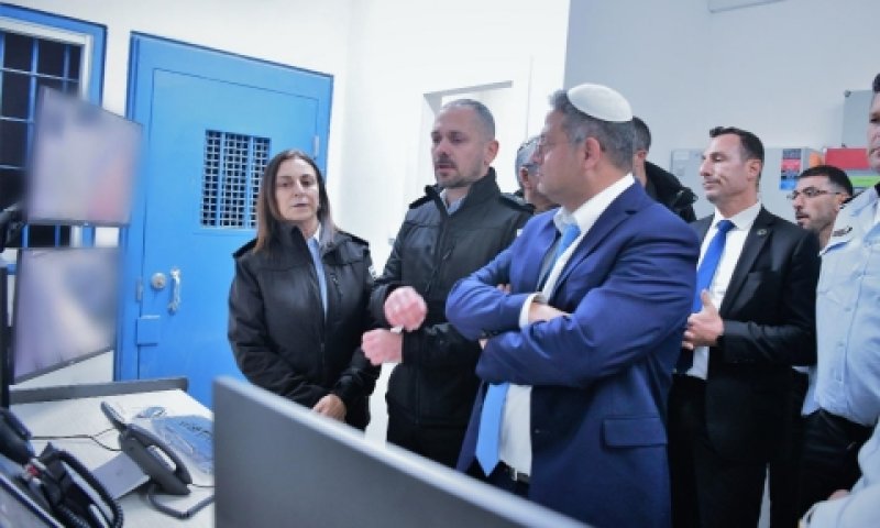 בן גביר ונציבת שב"ס בביקור בנפחא [צילום: דוברות שב"ס]
