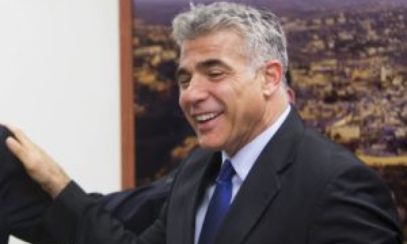 לפיד. הספינה טובעת [צילום: פלאש 90]