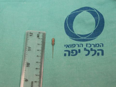 המחט לאחר שליפתה [צילום: באדיבות דוברות בי"ח הלל יפה]