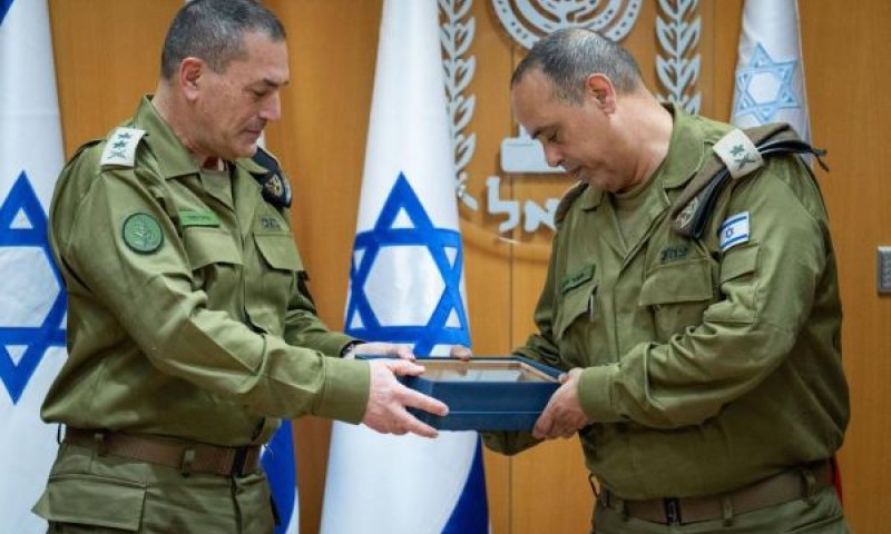 הרמטכ"ל זמיר וסגנו ידעי שפיקד על "מטכ"ל הצללים" [צילום: דובר צה"ל]