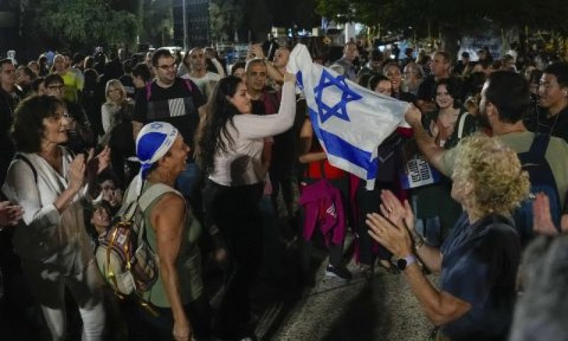 שמחה מהולה בעצב [צילום: אריאל שליט/AP]