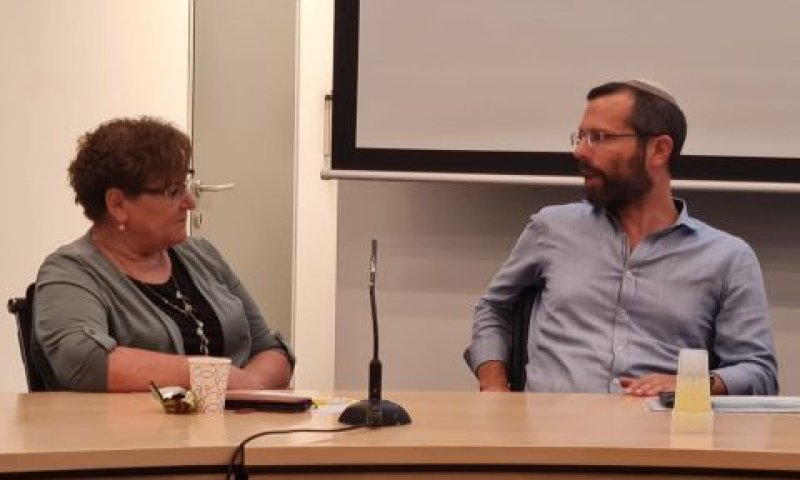 ישראל גנץ ומרים פרץ [צילום: דוברות בנימין]