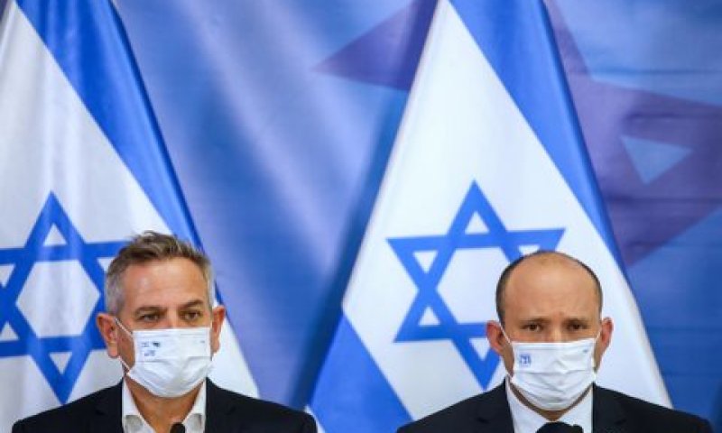 בנט והורוביץ. לקראת מבצע חיסונים רביעי [צילום: מוטי מילרוד/פלאש 90]