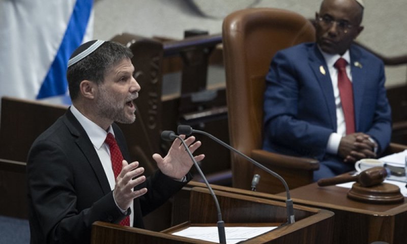 שר האוצר סמוטריץ' במליאה. טוען למאבק ביוקר המחיה [צילום: אורן בן חקון, פלאש 90]