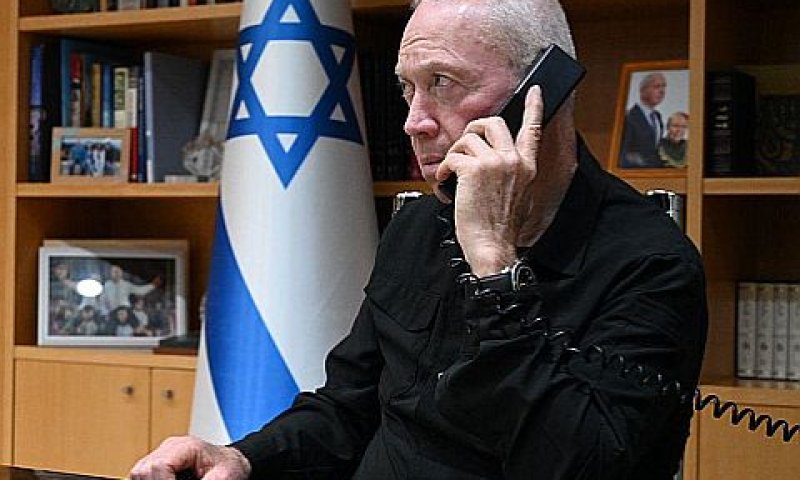 גלנט בשיחה עם ראשי רשויות בעוטף [צילום: אריאל חרמוני, משרד הביטחון.]
