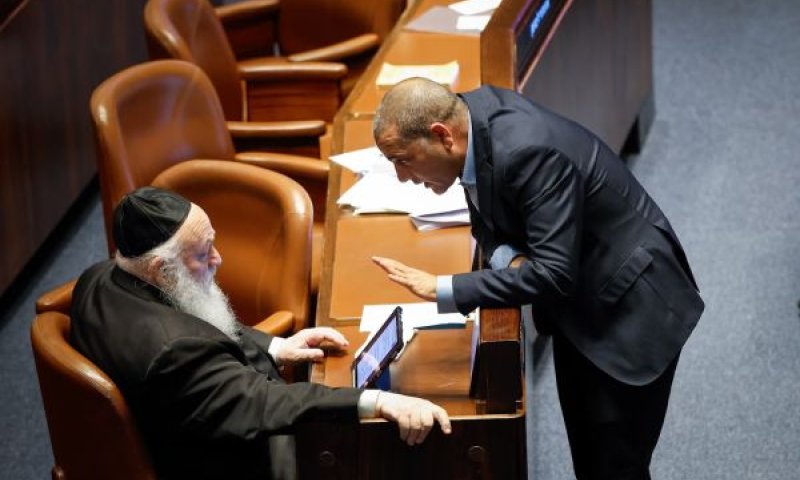 נכנס לספר החוקים [צילום: נועם מושקוביץ/דוברות הכנסת]