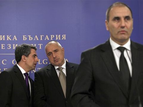 שר הפנים צווטנוב במסיבת העיתונאים [צילום: AP]